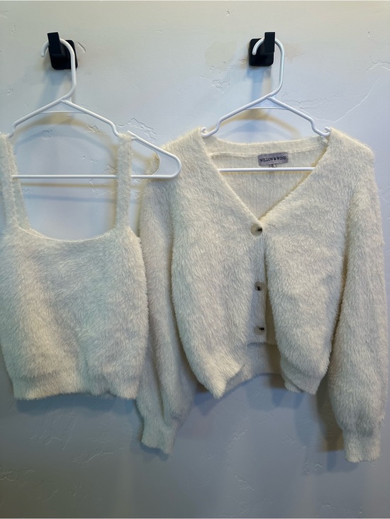 Willow & Wind Sweaters - WILLOW & WIND Cream Fuzzy Knit Cardigan & Tank Set- Size Medium